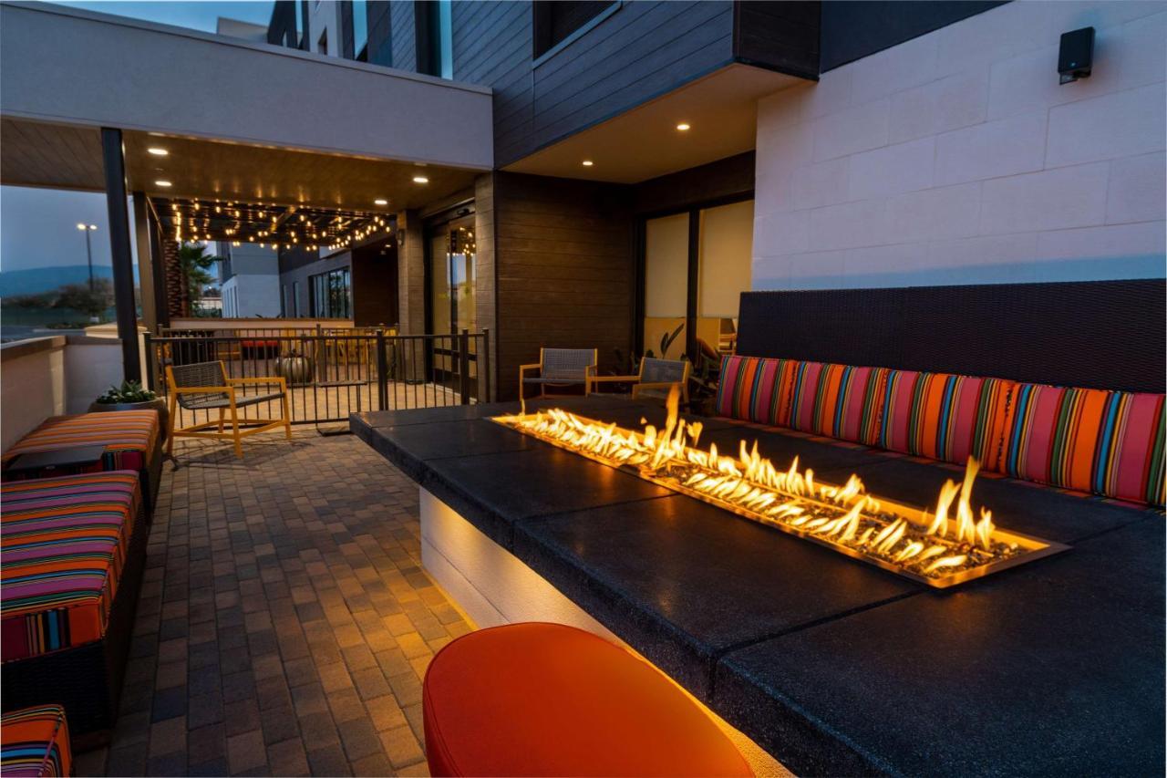Home2 Suites Corona, Ca Kültér fotó